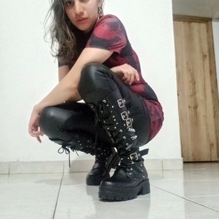 Model - Carmen Carmesi femdom