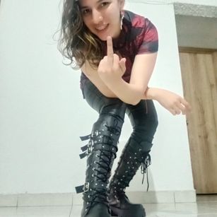 Model - Carmen Carmesi bigass