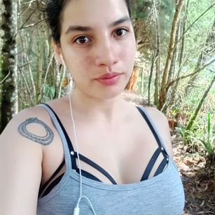 Model - Carmen Carmesi curvy