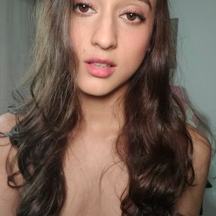 Model - Sylvie Gomez teen