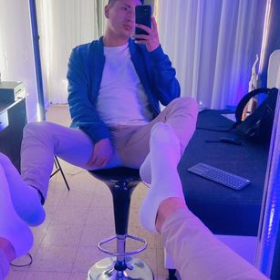 Model - Tom Hoffman feet