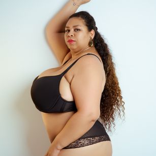 Model - Lynn Jones milf