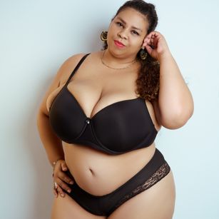 Model - Lynn Jones feet