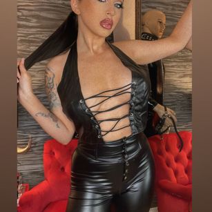 Model - Deborah leather