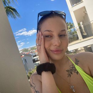 Model - Milana petite