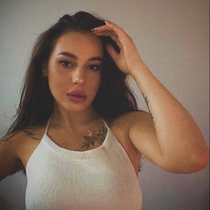 Model - Milana bigass