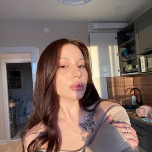 Model - Milana masturbation