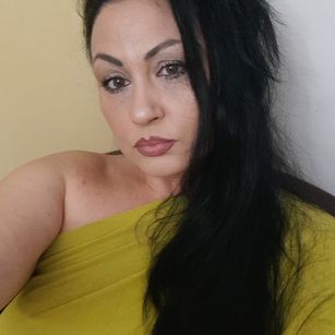 Model - NataliaBella oil