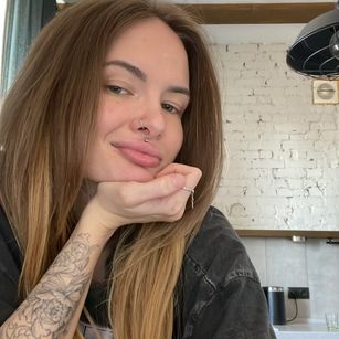 Model - Miss Sonya footfetish