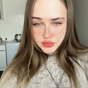 Model - Melissa Robertson cam2cam