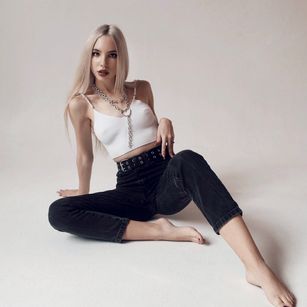 Model - Ann Allison nude