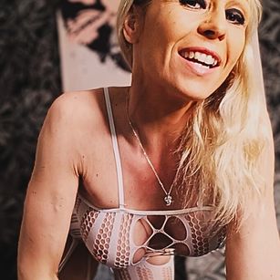 Model - Adriana Russo deepanal