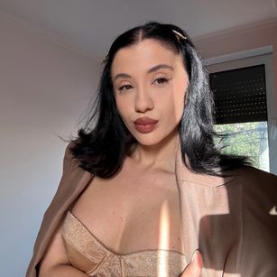 Model - Faylinne Doll greeneyes