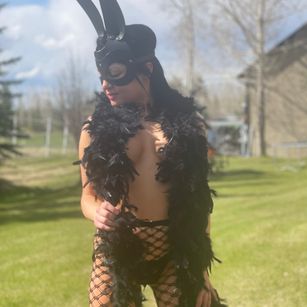 Model - Annie Breasts footfetish