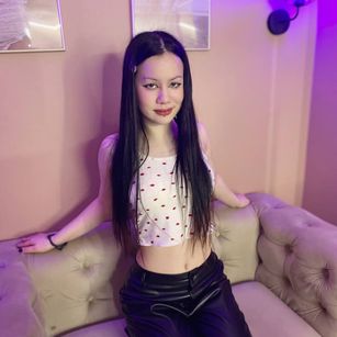 Model - Anikka natural