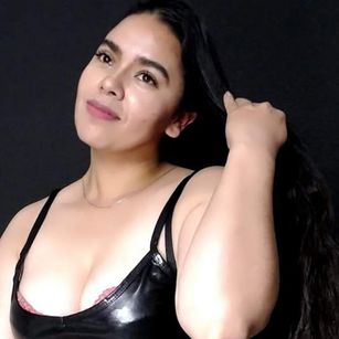 Model - 305lloven bigass