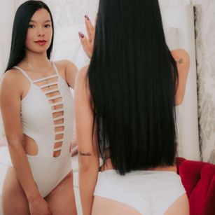 Model - AdrianaHilton sph