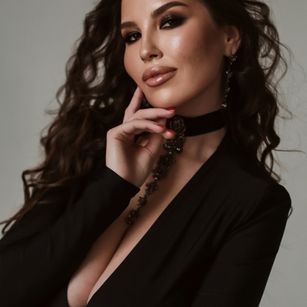 Model - Amelina Love LOVENSE