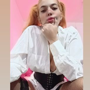 Model - Daysi Love petera