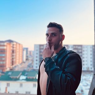 Model - ntattoo stud