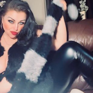 Model - Brooke smoking