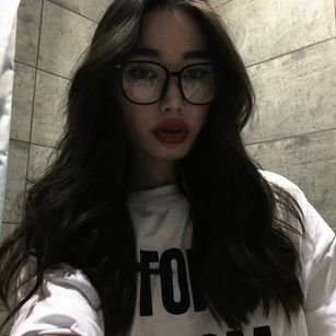 Model - sensualily smile