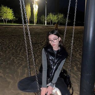 Model - sensualily shy