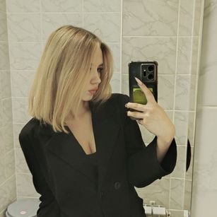 Model - Valerie bigtits