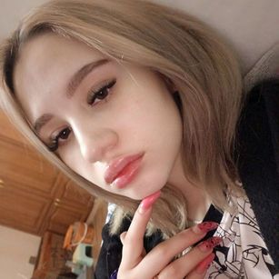 Model - Valerie feet