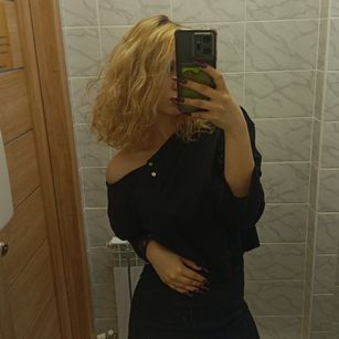 Model - Valerie bigass