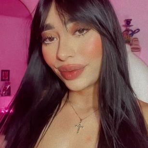 Model - Chantal baile