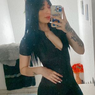 Model - Chantal latina