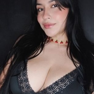 Model - Mia Saenz toys