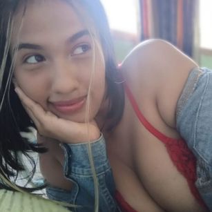 Model - kim mae deepthroat