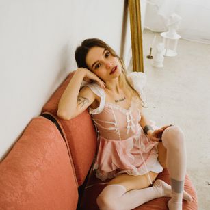 Model - Lou roleplay