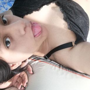 Model - Luana Ambar dildo