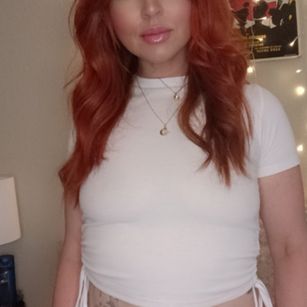 Model - LeeLoo redhead