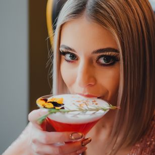 Model - AlicePirs feet