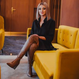 Model - AlicePirs bigass