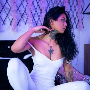 Model - Sophie bigass