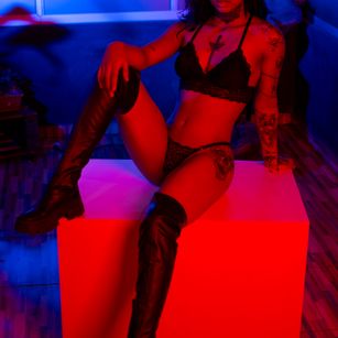 Model - Sophie squirt