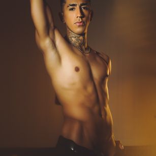 Model - Donovan bdsm