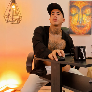 Model - Donovan bigass