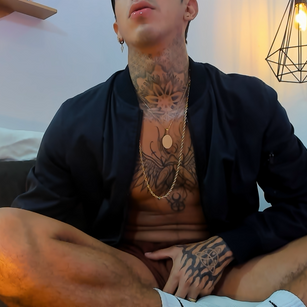 Model - Donovan bigass