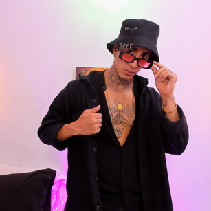 Model - Donovan latin