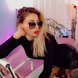 Model - Nicole young