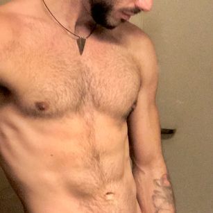 Model - Taryn Holz hairy