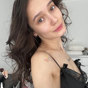 Model - Lou footfetish