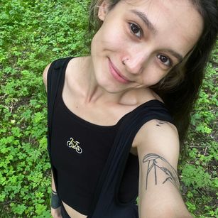 Model - Lou brunette