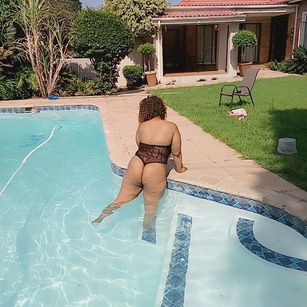 Model - Nokuzola Msuthwana submissive